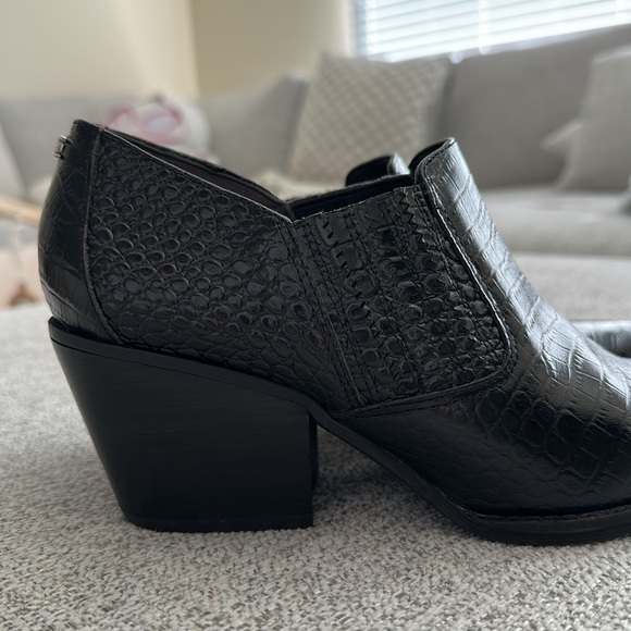 Sam Edelman Black Croc-Embossed Women's Shoes - Picture 3 of 4